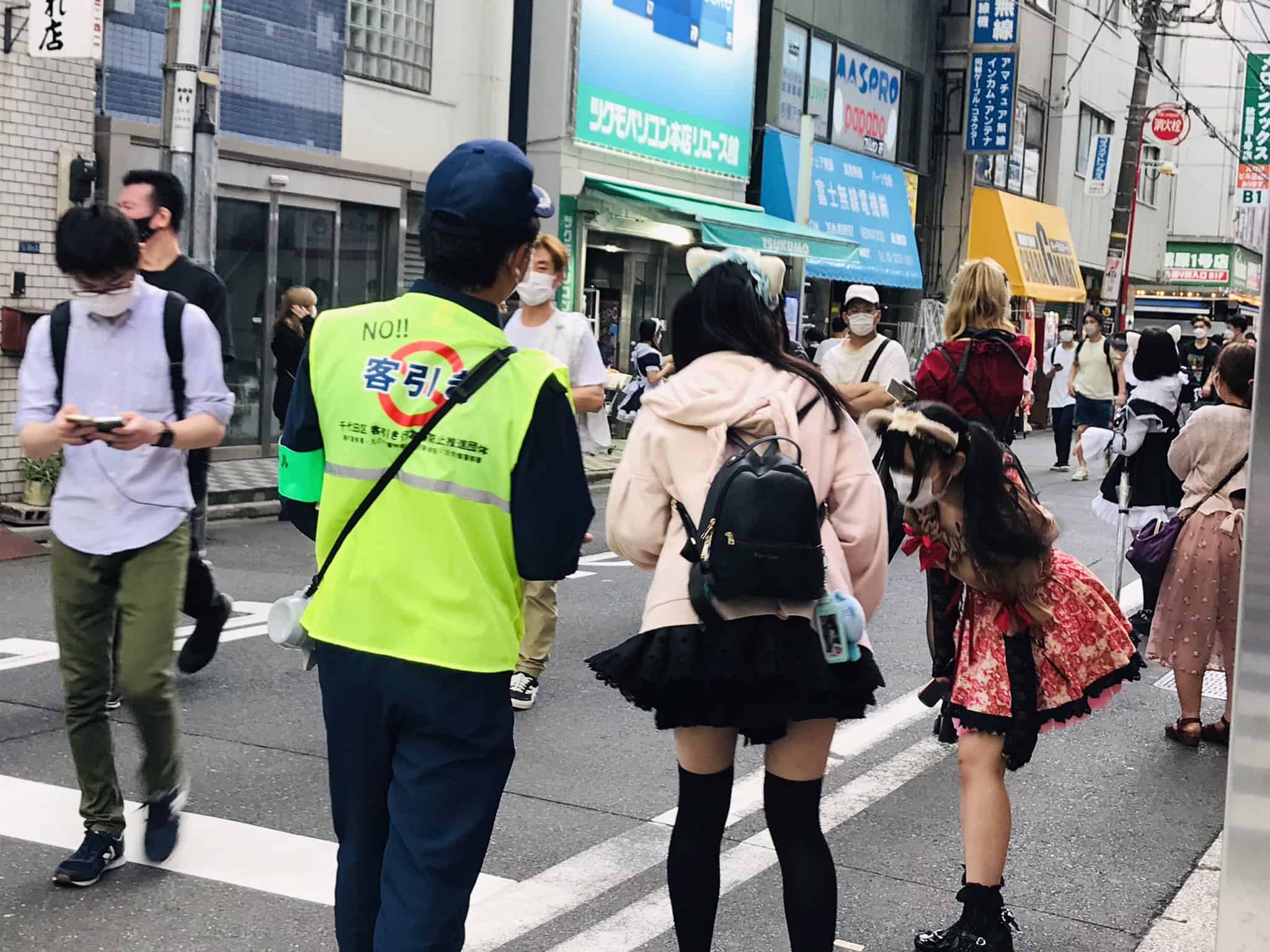 日本秋葉原！《街道上都是女僕拉客亂象》