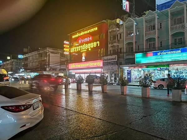 泰國大城府紅燈區夜生活
