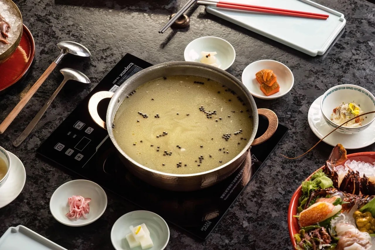 「明粵Ming Yuet」三款粵式特色鍋底、頂級海鮮、A5和牛一次滿足！