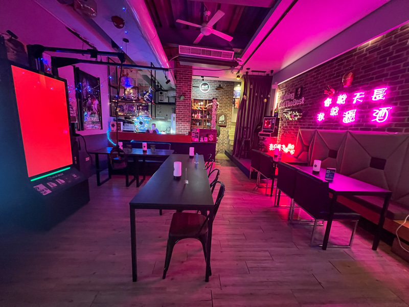 台南酒吧「LOOK Cafe&BAR」台南超好玩的VR主題酒吧！