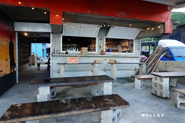 蘭嶼海景餐廳 ❙ 十一鄰 ❙ 看海小酌超chill、頹廢工業風 露天海景酒吧!