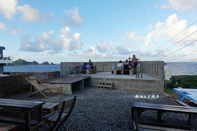 蘭嶼海景餐廳 ❙ 十一鄰 ❙ 看海小酌超chill、頹廢工業風 露天海景酒吧!