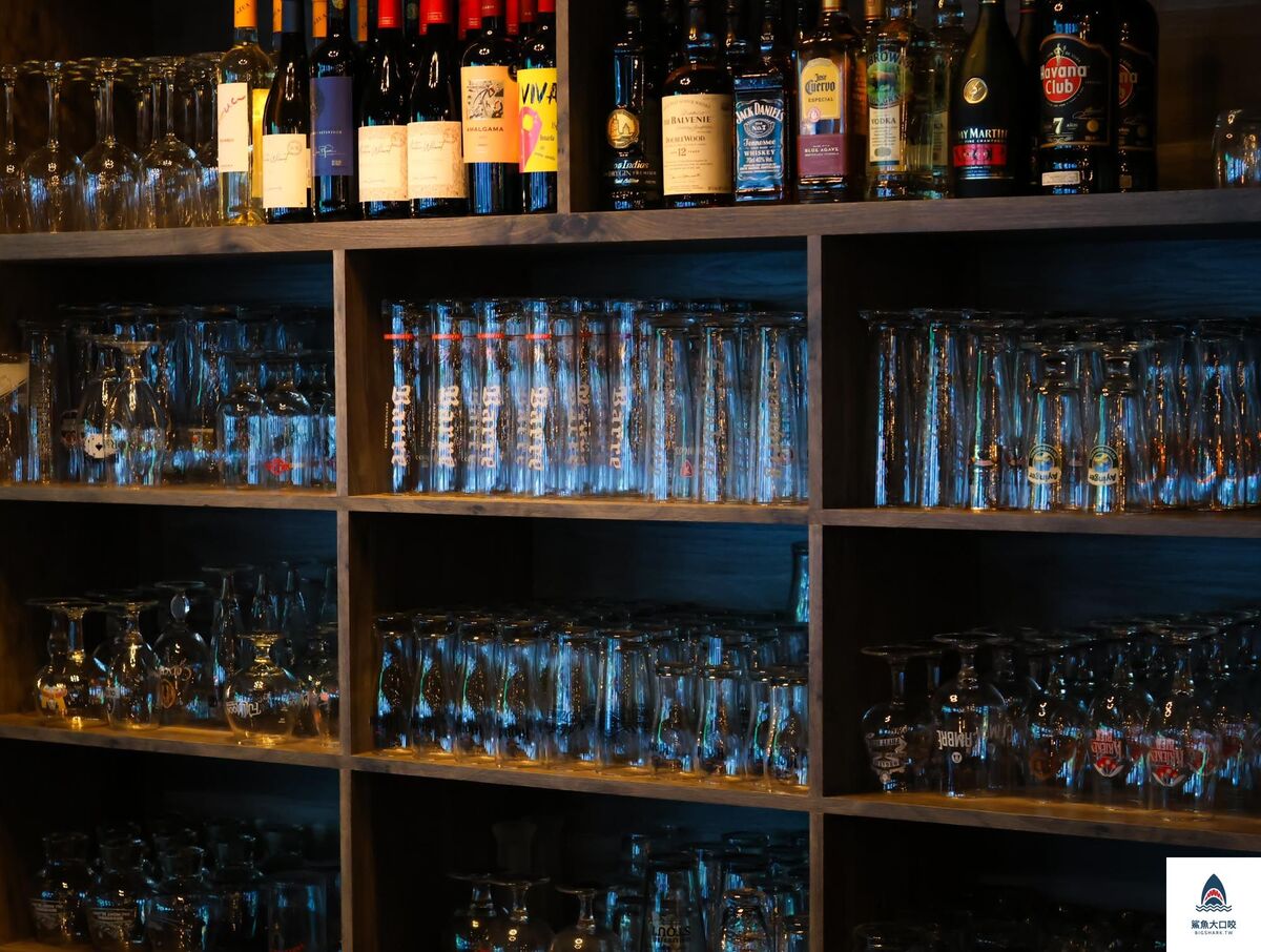 ABV地中海餐酒館 Bar & Kitchen台中概念店，全台最多700多種精釀啤酒!
