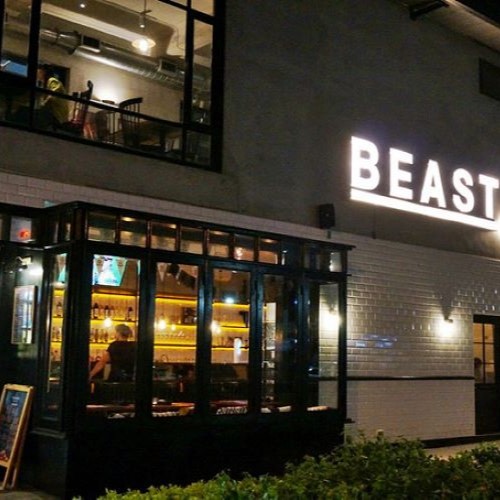 大口咬漢堡X好氣氛美式餐廳-BEAST Bar & Grill 野獸美式餐廳