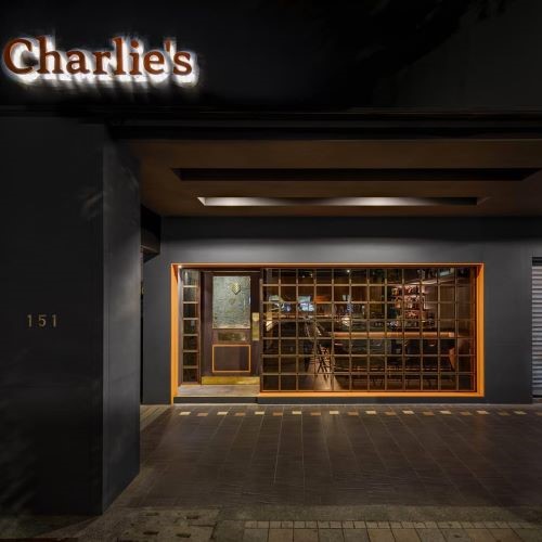 查理運動酒吧Charlie's Sports Bar 一起大聲喊加油！