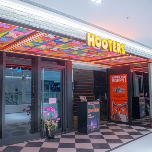 Hooters 信義店。翹臀辣妹熱舞的台北運動酒吧餐廳